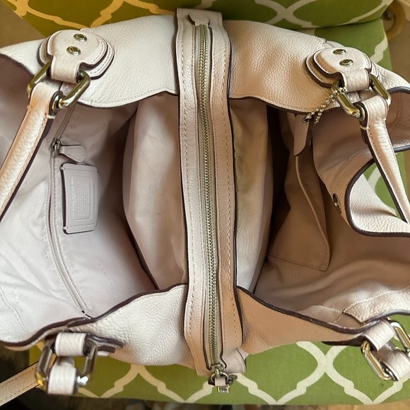 Coach Scalloped Edie 31 Polished Pebble Leather
Shoulder Bag - Picture 7 of 7